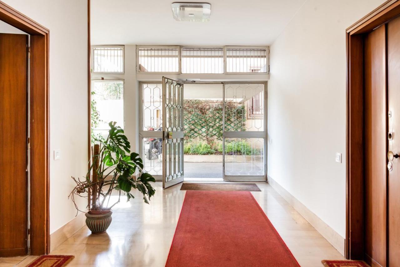 Open The Classic Wooden Shutters At A Cozy Nest Apartamento *