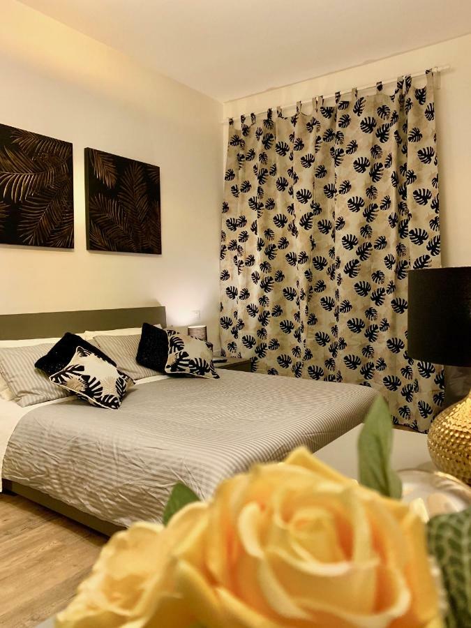 Open The Classic Wooden Shutters At A Cozy Nest * Florencia